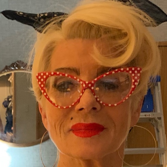 Meet your Posher, Cinde - Picture 1 of 1